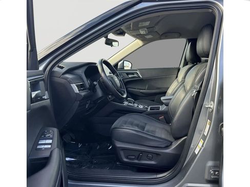 Used 2024 Mitsubishi Outlander SE Black Edition image 19