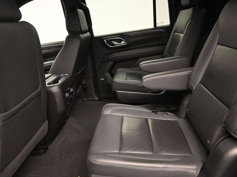 Used 2022 Chevrolet Suburban LT w/ Luxury Package RWD image 14