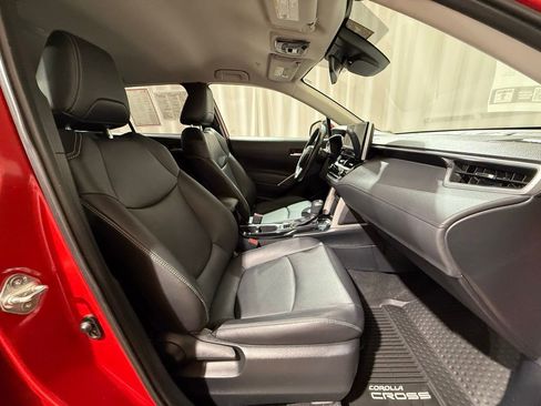 Certified 2023 Toyota Corolla Cross XLE image 21