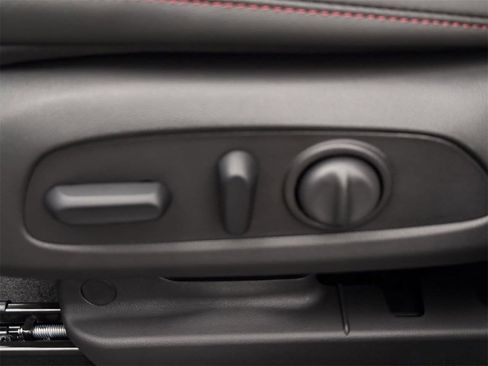 New 2026 Chevrolet Trax RS w/ Sunroof Package image 24