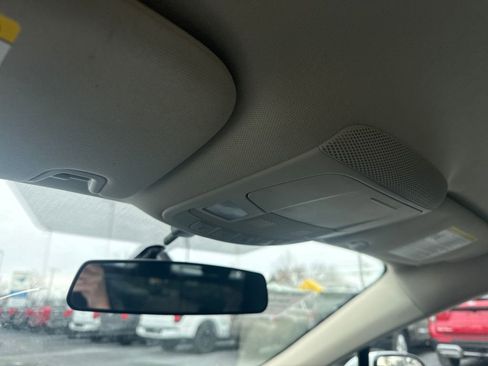 Used 2017 Ford Fusion SE w/ Fusion SE Technology Package image 42