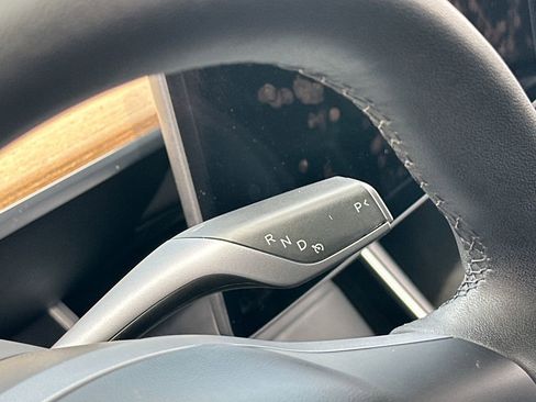 Used 2020 Tesla Model Y Long Range image 19