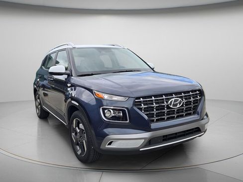Certified 2024 Hyundai Venue Limited FWD image 4