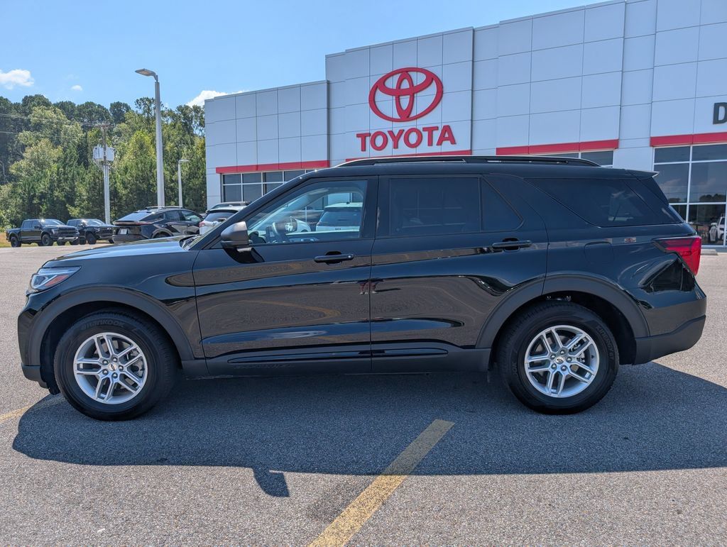 Used 2026 Ford Explorer Active w/ Active Comfort Package RWD image 2