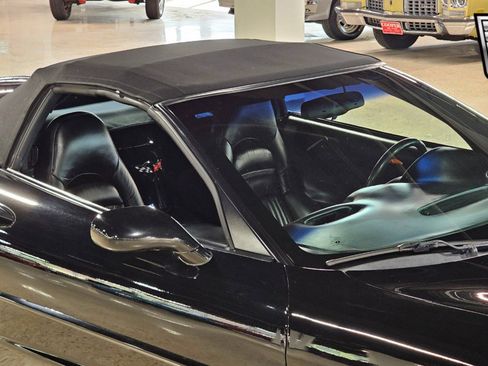 Used 2000 Chevrolet Corvette Convertible w/ Memory Pkg image 18