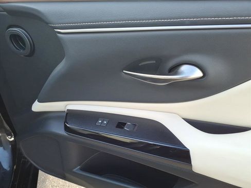 Certified 2023 Lexus ES 250 250 w/ Premium Package image 8