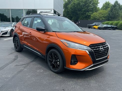 Used 2023 Nissan Kicks SR w/ SR Premium Package image 2