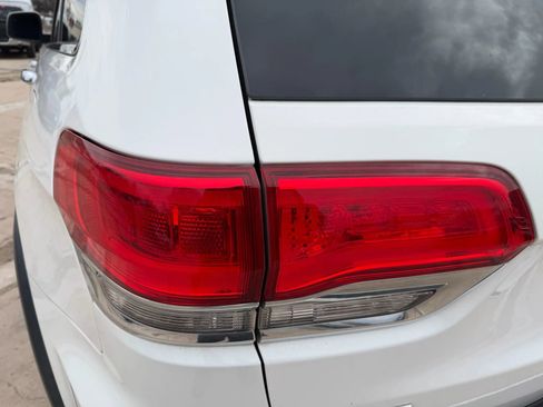 Used 2019 Jeep Grand Cherokee Limited image 16