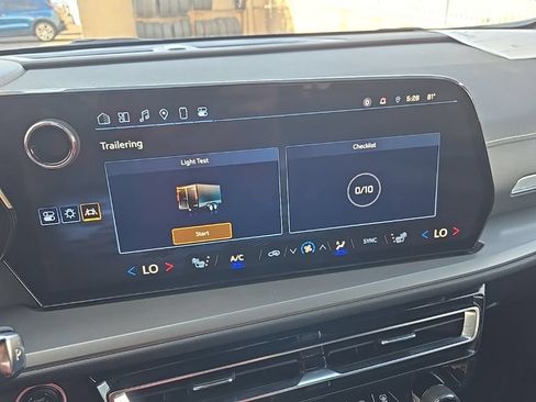 Used 2025 Chevrolet Traverse LT FWD image 27