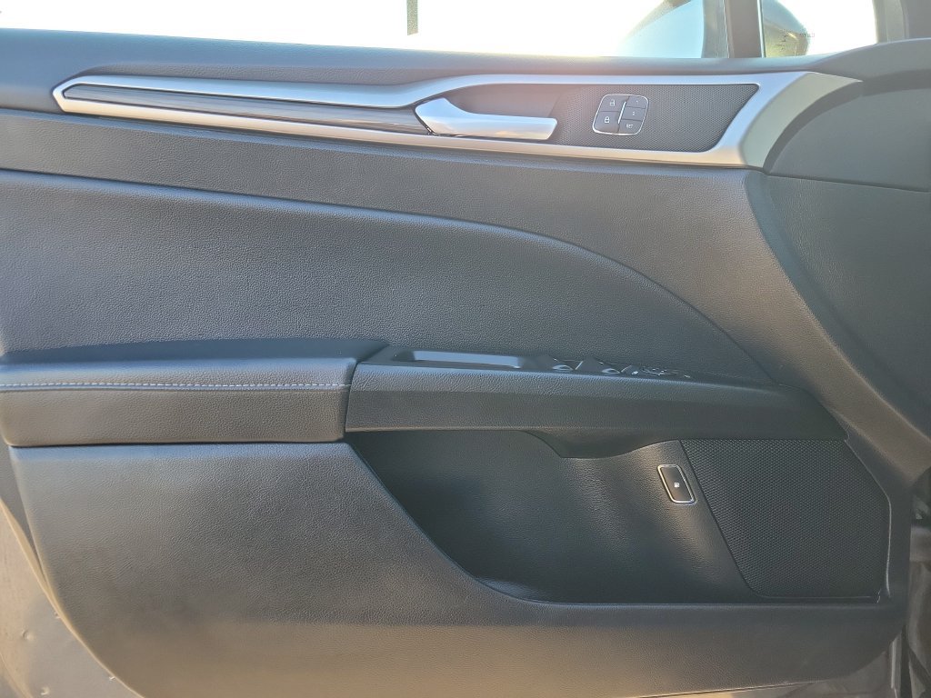 Used 2019 Ford Fusion SEL FWD image 14