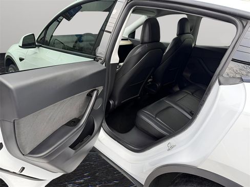 Used 2021 Tesla Model Y Long Range image 22
