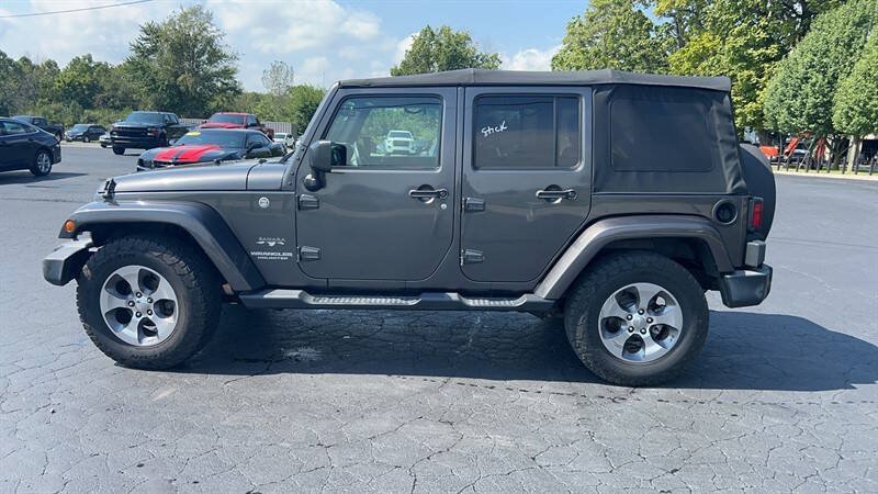Used 2017 Jeep Wrangler Unlimited Sahara w/ Connectivity Group AWD/4WD image 5