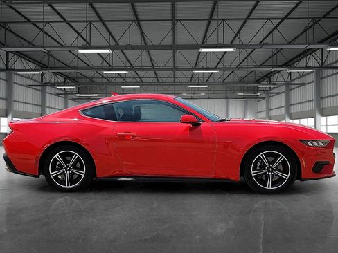 Used 2024 Ford Mustang Premium image 5