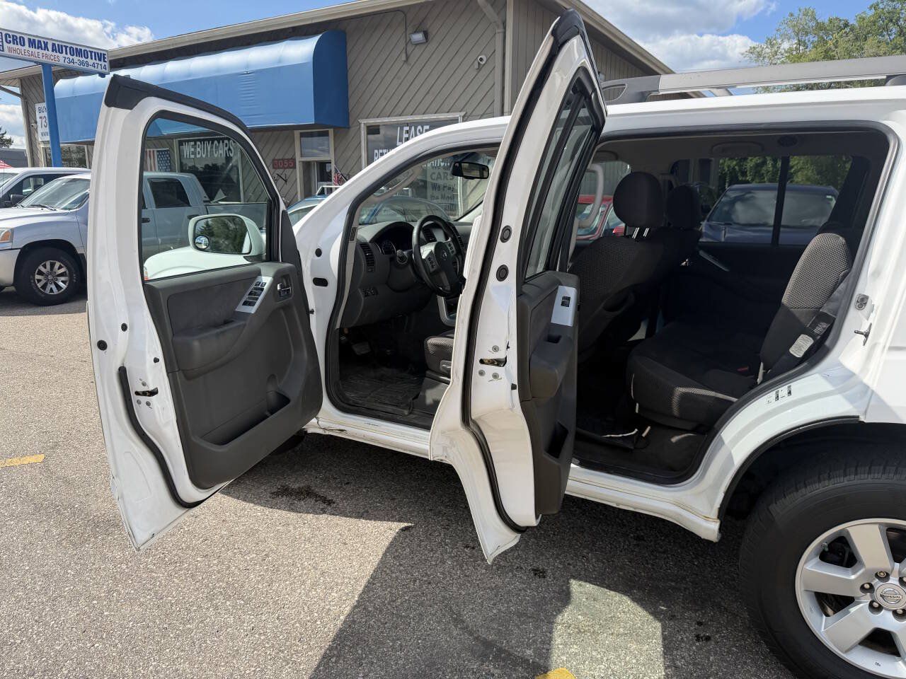 Used 2008 Nissan Pathfinder SE AWD/4WD image 11