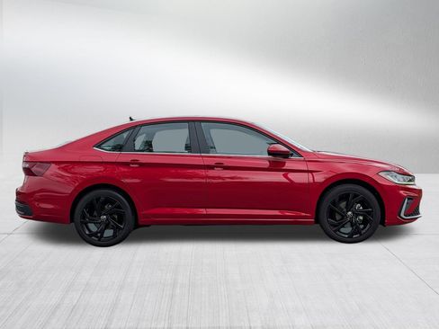 Used 2025 Volkswagen Jetta SE FWD image 8