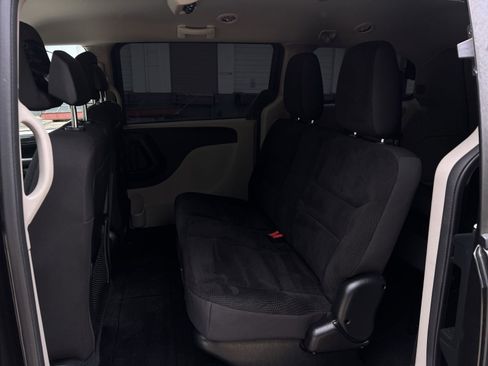 Used 2019 Dodge Grand Caravan SE w/ UConnect Hands-Free Group FWD image 38