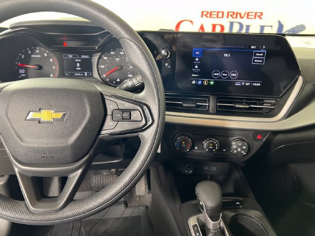Used 2024 Chevrolet Trax LS w/ LS Convenience Package FWD image 17