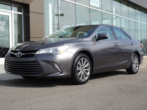 Used 2016 Toyota Camry XLE w/ Moonroof Package image 1