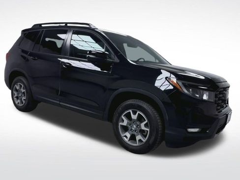 Used 2023 Honda Passport TrailSport image 2