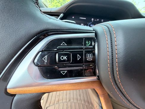 Used 2024 Jeep Grand Cherokee L Summit AWD/4WD image 15