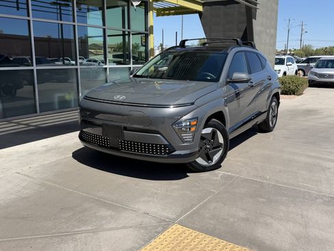 Used 2025 Hyundai Kona Limited FWD image 2