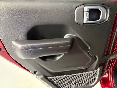 Used 2021 Jeep Gladiator Sport image 36