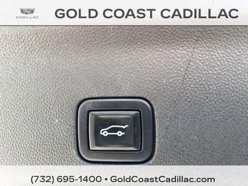 Used 2022 Cadillac Escalade Premium Luxury AWD/4WD image 16