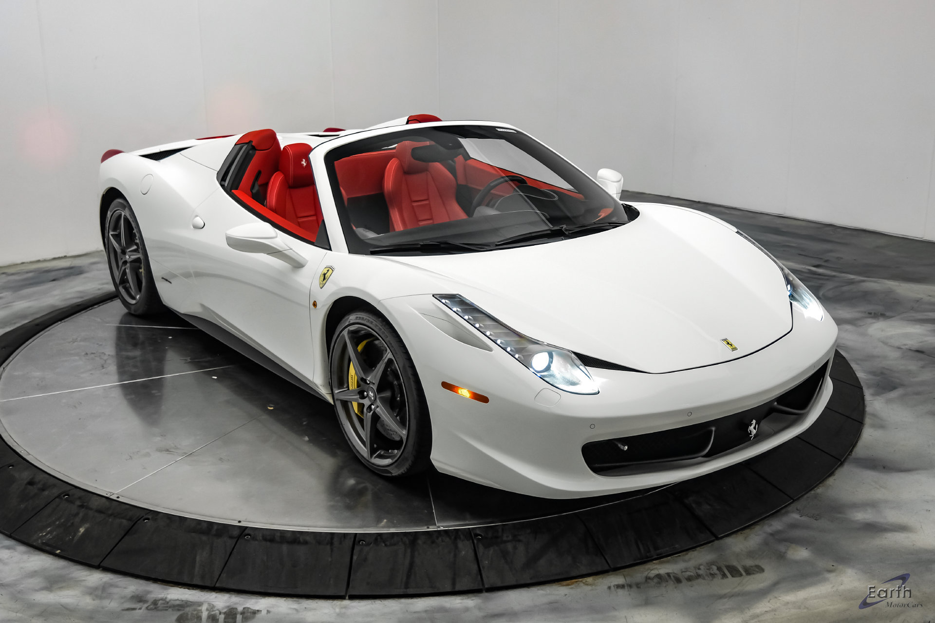 Used 2015 Ferrari 458 Spider RWD image 33