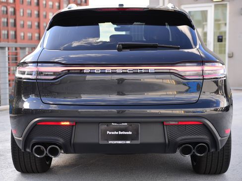 Certified 2026 Porsche Macan AWD/4WD image 10