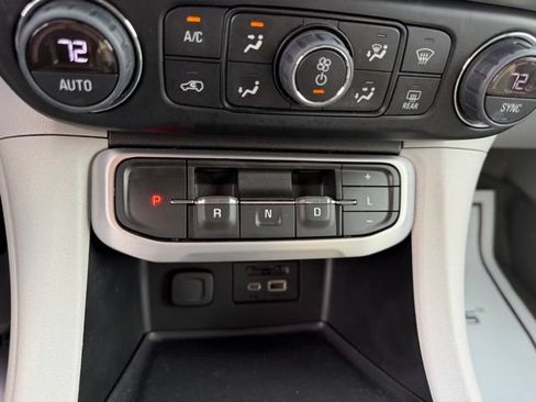 Certified 2023 GMC Acadia SLT FWD image 30