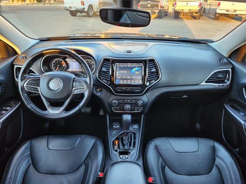 Used 2020 Jeep Cherokee Limited image 3