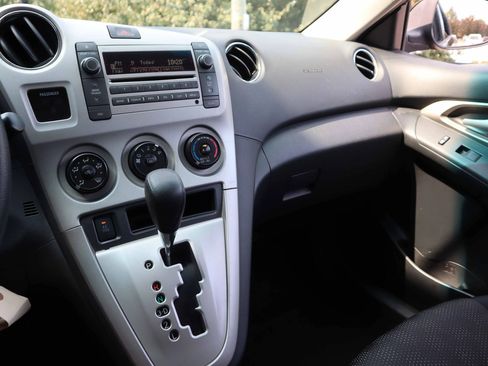 Used 2010 Pontiac Vibe w/ Preferred Package image 15