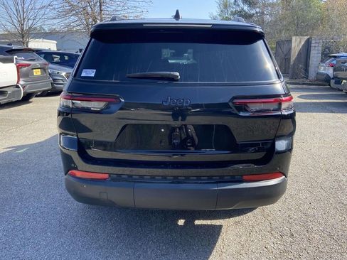 Used 2024 Jeep Grand Cherokee L Altitude image 3