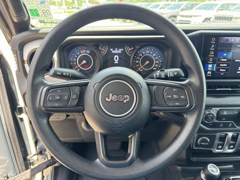 Used 2025 Jeep Wrangler Sport AWD/4WD image 21