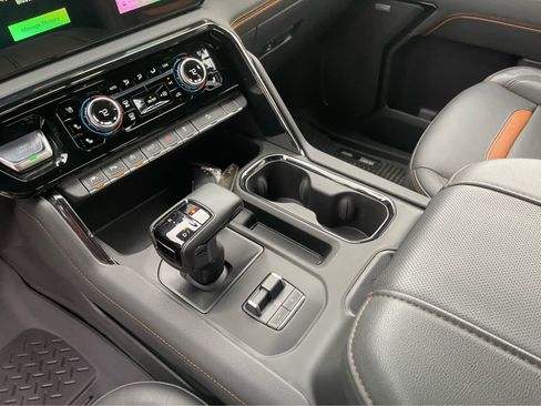 Used 2024 GMC Sierra 1500 AT4 w/ Technology Package AWD/4WD image 17