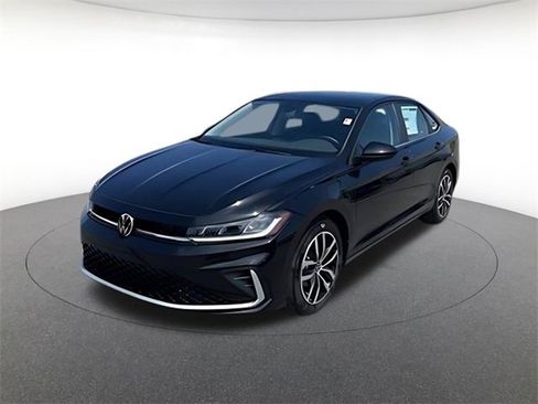 Used 2025 Volkswagen Jetta SE w/ Sunroof Package image 1