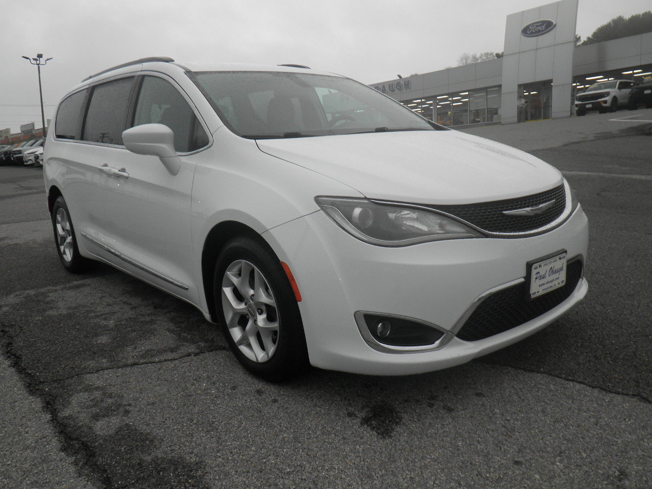 Used 2017 Chrysler Pacifica Touring-L w/ Tire & Wheel Group FWD image 1