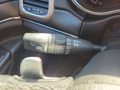 Used 2015 Jeep Grand Cherokee Limited w/ Luxury Group II image 23