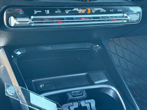 Used 2021 Mercedes-Benz GLB 250 image 23