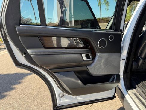 Used 2020 Land Rover Range Rover Long Wheelbase HSE image 11