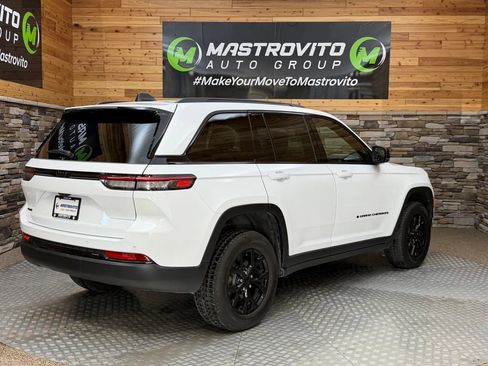 Used 2025 Jeep Grand Cherokee Altitude AWD/4WD image 19