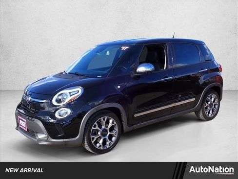 Used 2017 FIAT 500L Trekking w/ Popular Equipment Package image 1