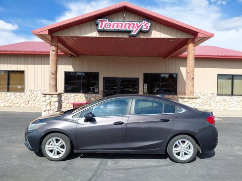 Used 2017 Chevrolet Cruze LT w/ Convenience Package image 1