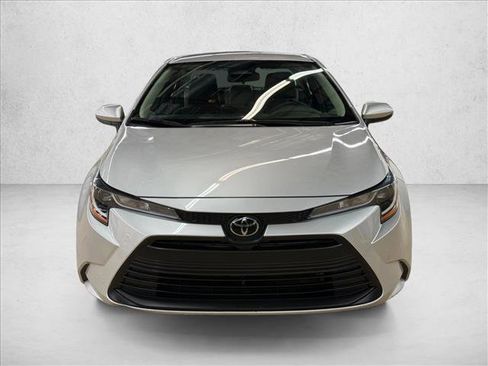Used 2023 Toyota Corolla LE image 2