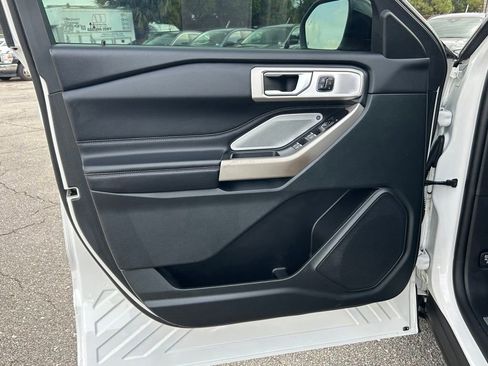 Used 2024 Ford Explorer Limited w/ Limited Technology Package RWD image 36