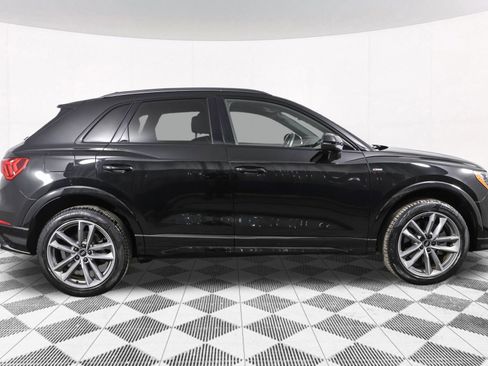 Used 2022 Audi Q3 2.0T Premium w/ Black Optic Sport Package image 16