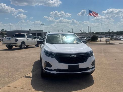 Used 2024 Chevrolet Equinox Premier FWD image 3