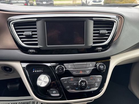 Used 2023 Chrysler Voyager LX image 23