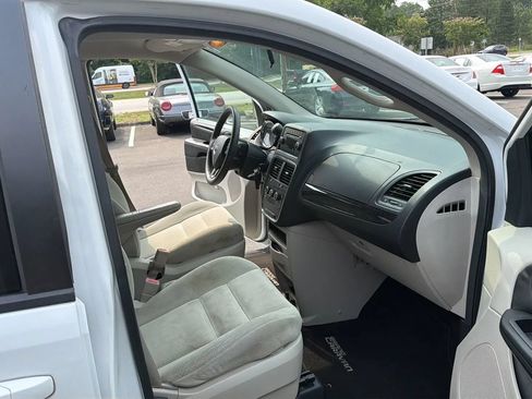 Used 2014 Dodge Grand Caravan SE w/ Quick Order Package 29E SE FWD image 17