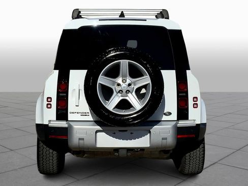 Used 2020 Land Rover Defender 110 SE image 4